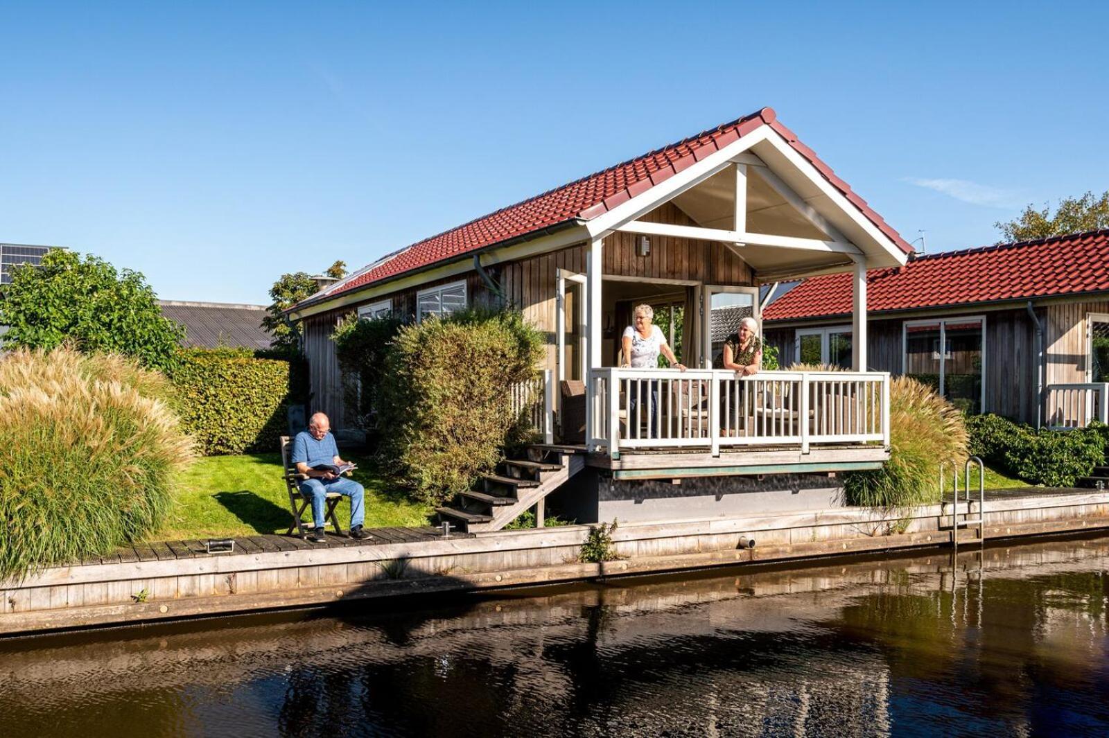 Recreatiepark Tusken De Marren Hotell Akkrum Exteriör bild