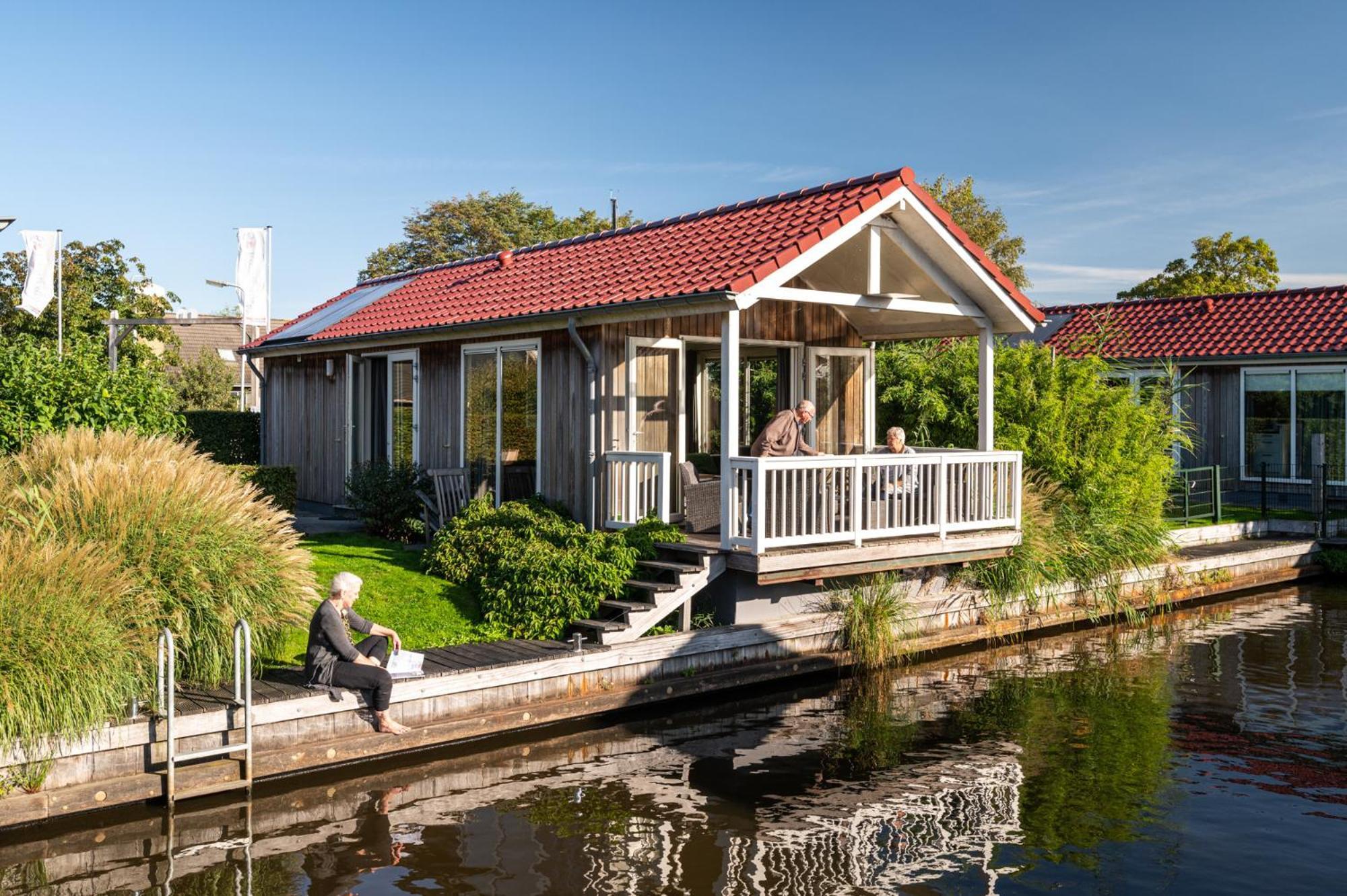 Recreatiepark Tusken De Marren Hotell Akkrum Exteriör bild